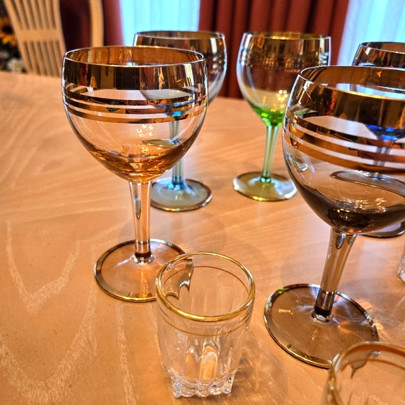 Vintage Gold Band 5-Piece Stemware Wine Glasses & 4-Piece Shot Glasses - Picture 9 of 16